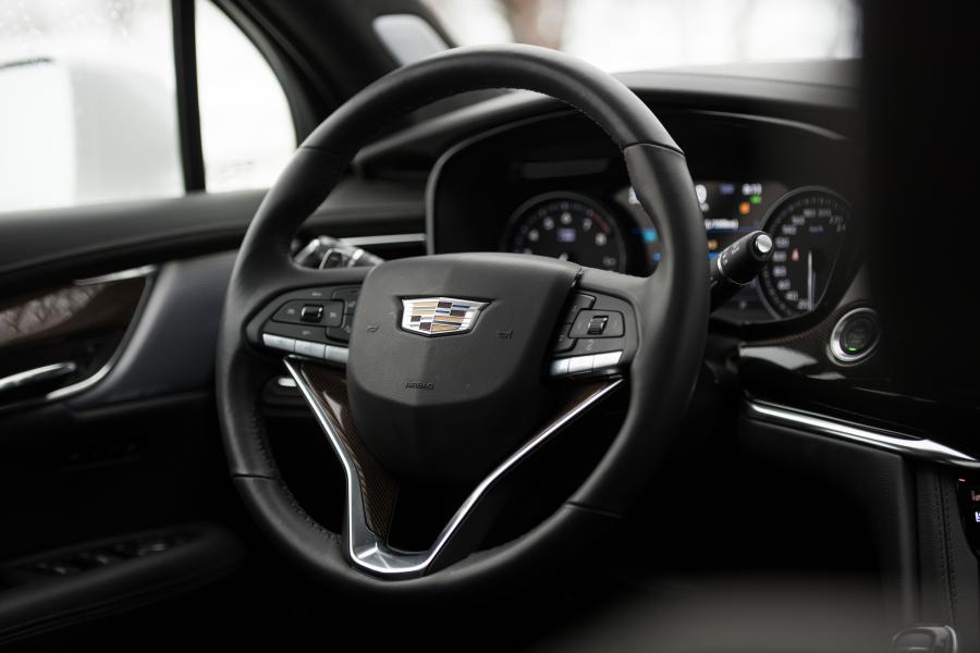Панель приборов Cadillac XT6 Sport 2019 года  (фото 37 из 41)